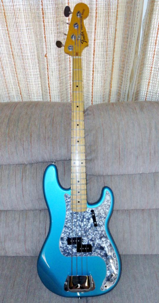 70sP-bass.jpg