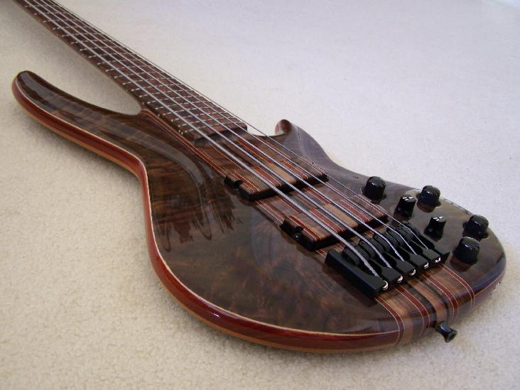 732_New_Walnut_13_pc_frt.jpg