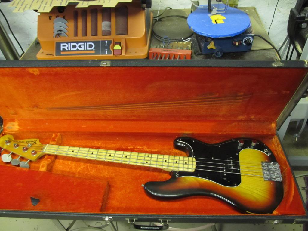 73FenderPrecision001.jpg