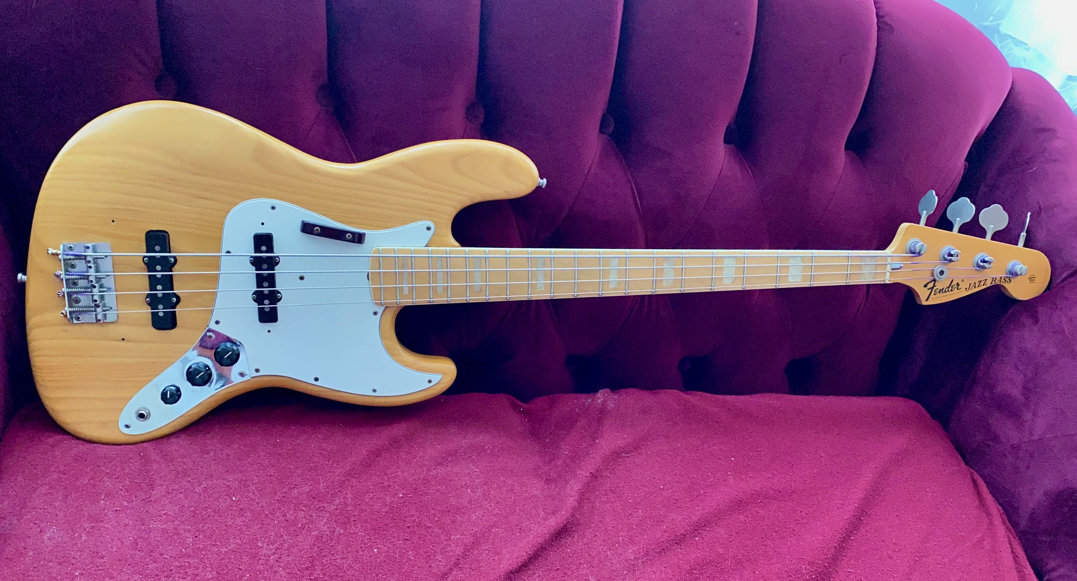 74-fender-jazz.jpeg