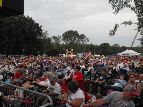 7409afternooncrowd.jpg
