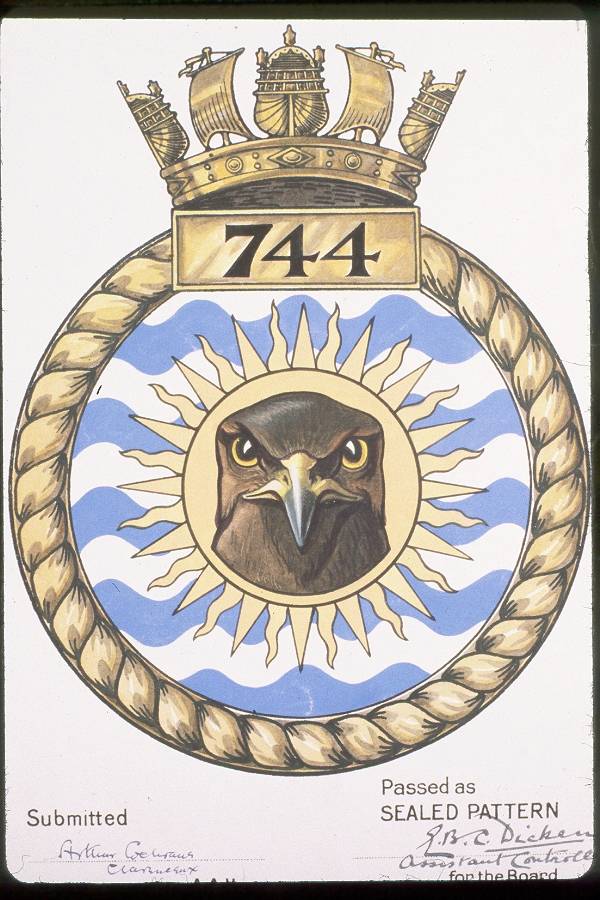 744.jpg