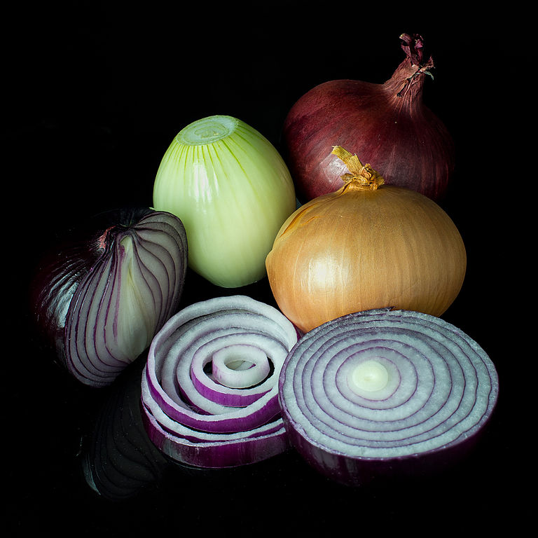 768px-Mixed_onions.jpg