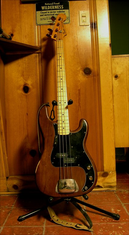 78FenderPrecisionMedium.jpg