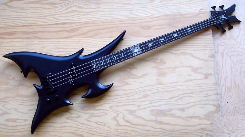 800_HellRazor_Bass_2-2.jpg