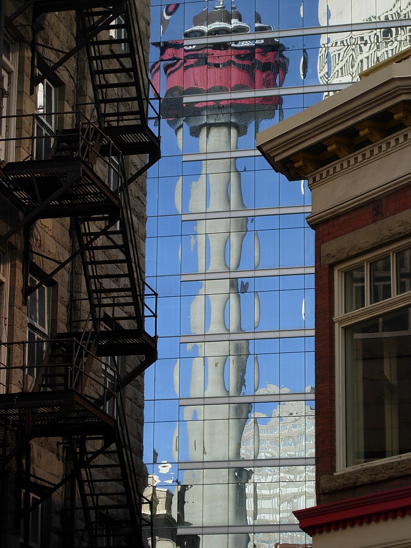 800px-Calgary_Tower-1.jpg