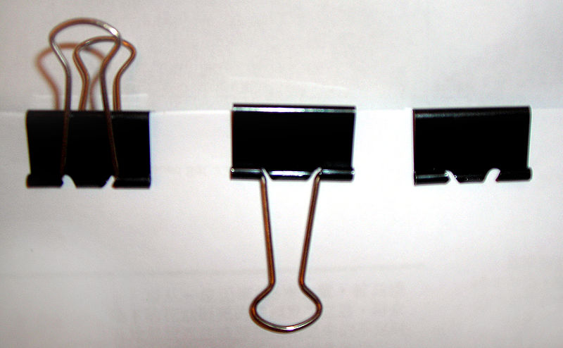 800px-Three_binder_clips.jpg
