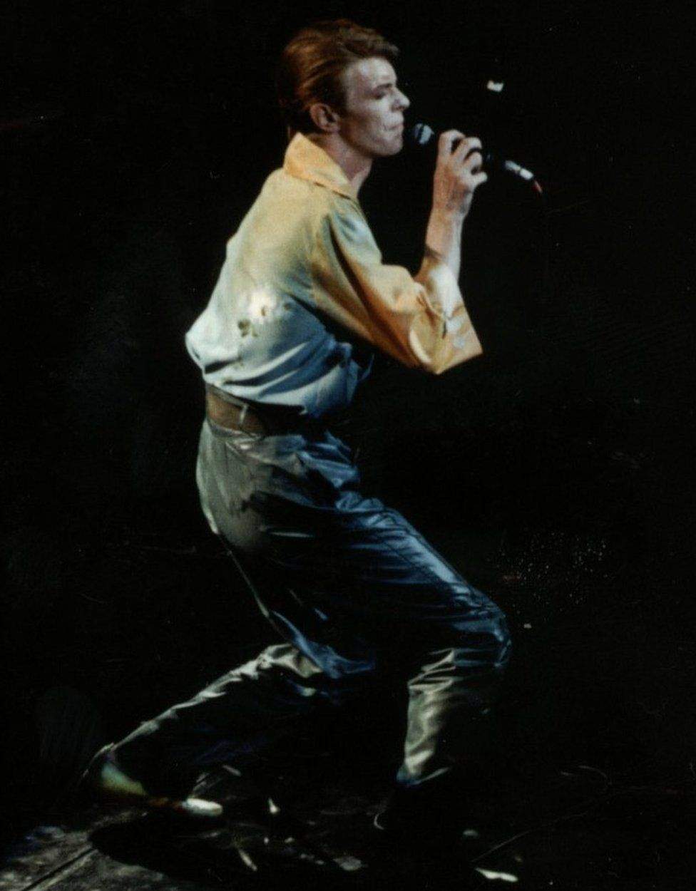 _110824308_thumbnail_bowieapollo.3.jpg