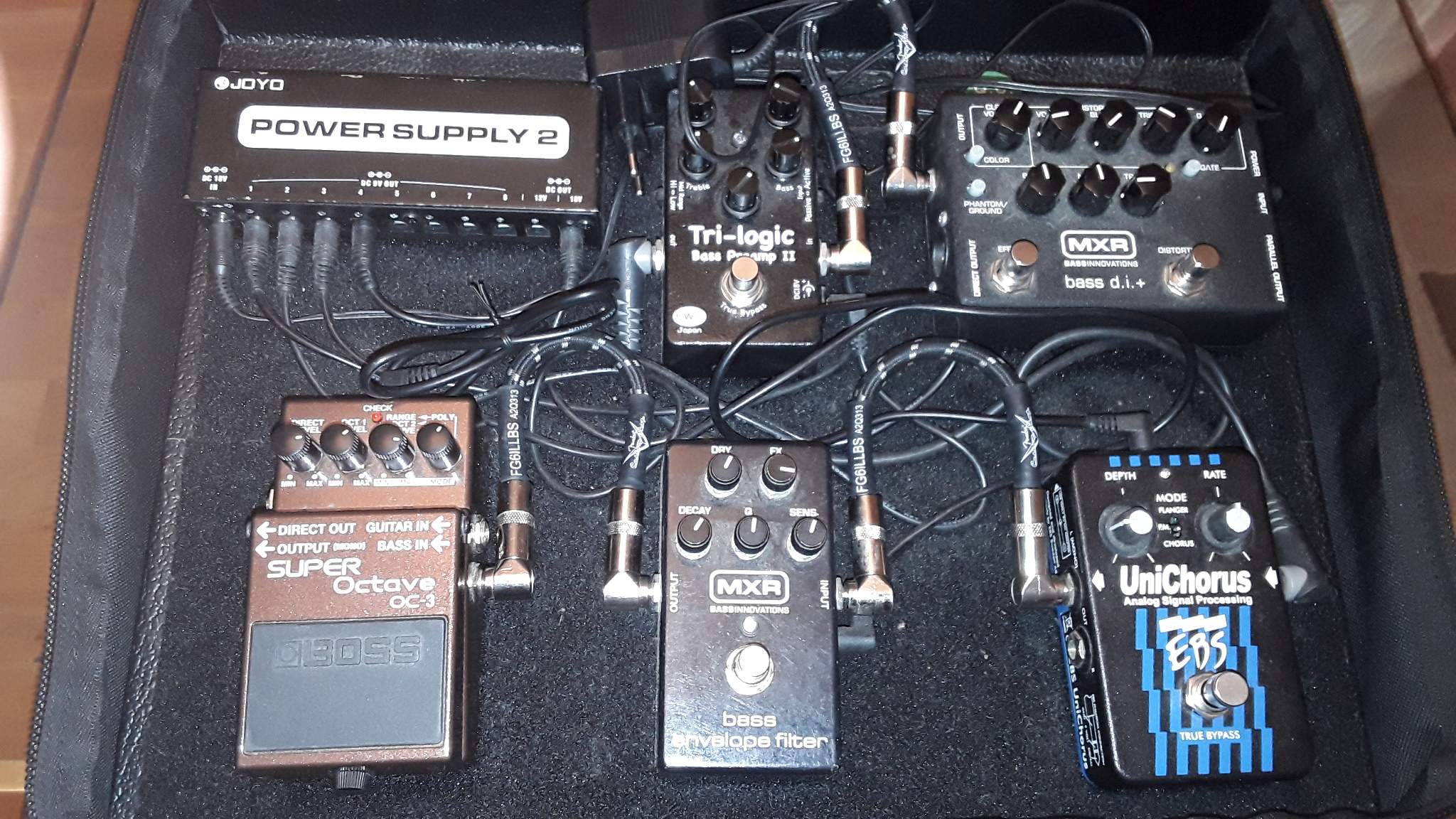 A1A1 pedalboard.jpg