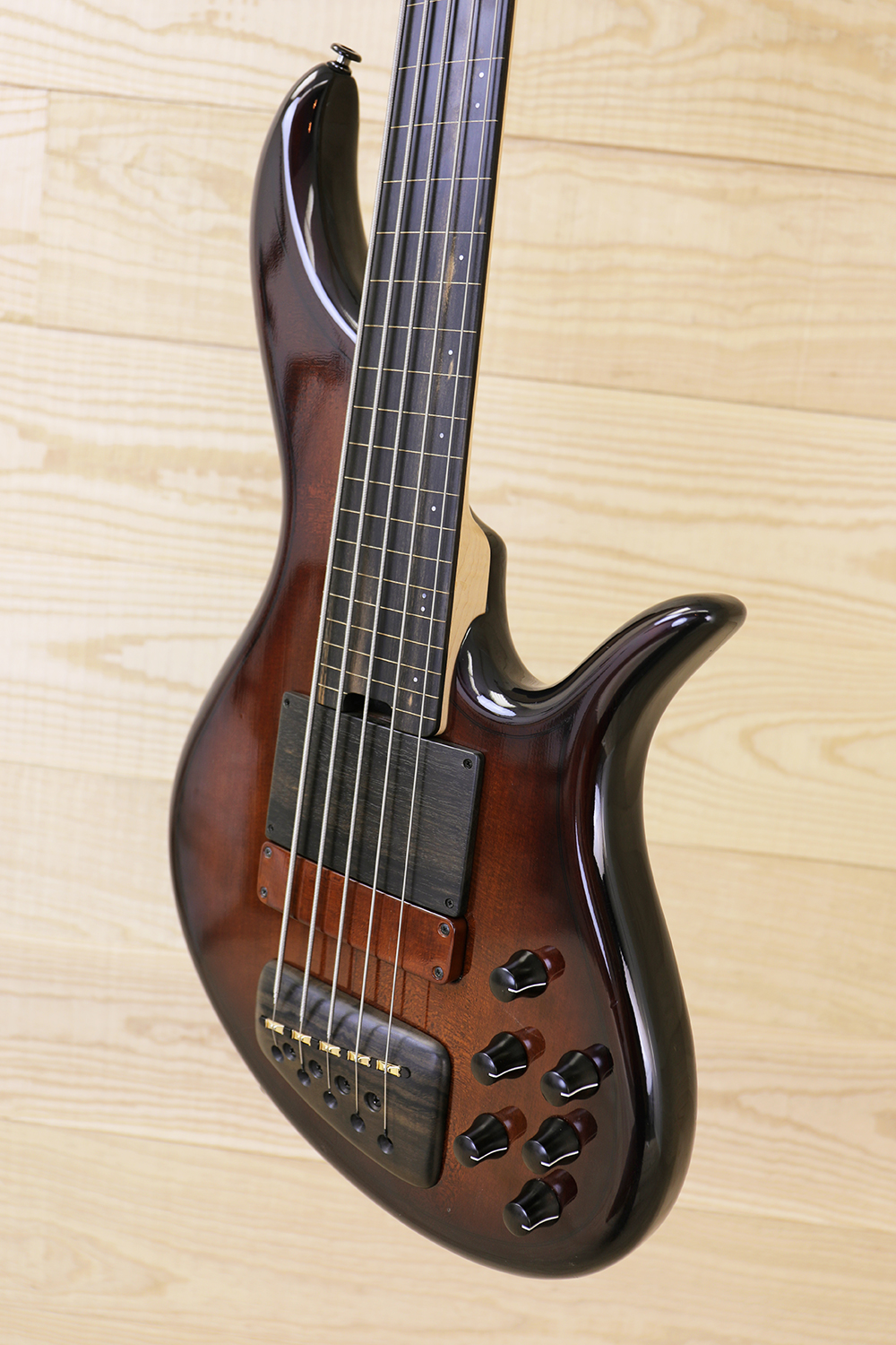 AC5-Sig-Body-2.jpg