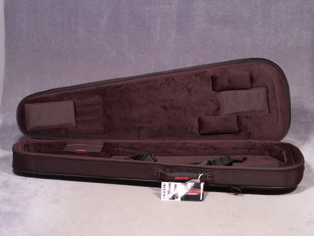 AGHT5-BASS_case-open.jpg