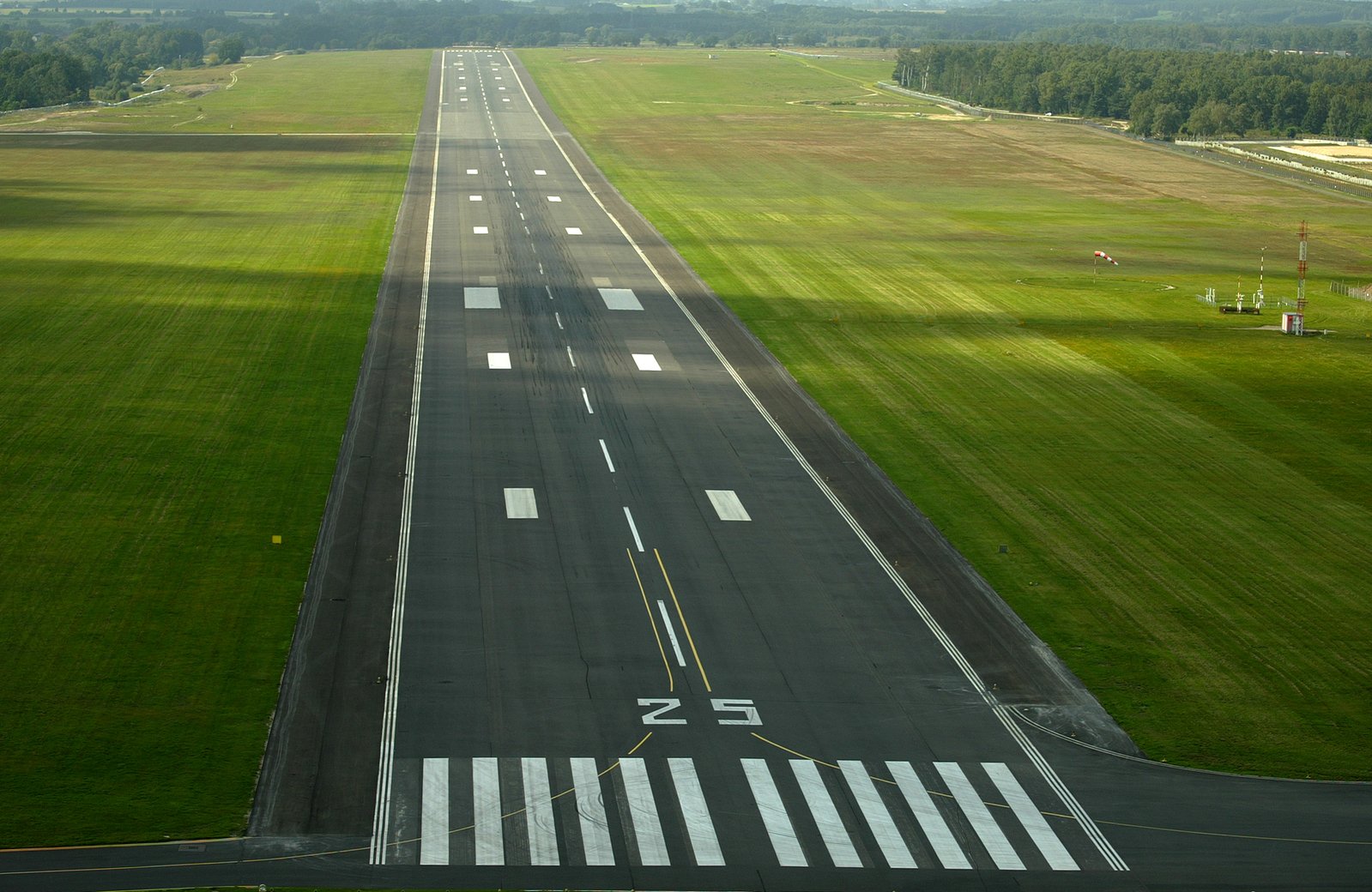 airstrip-1449012.jpg