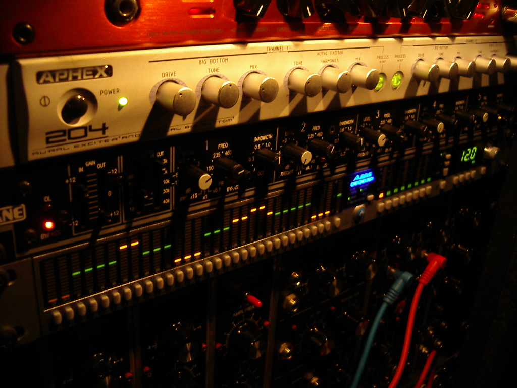 Alesis-1_zps8656c8fe.jpg