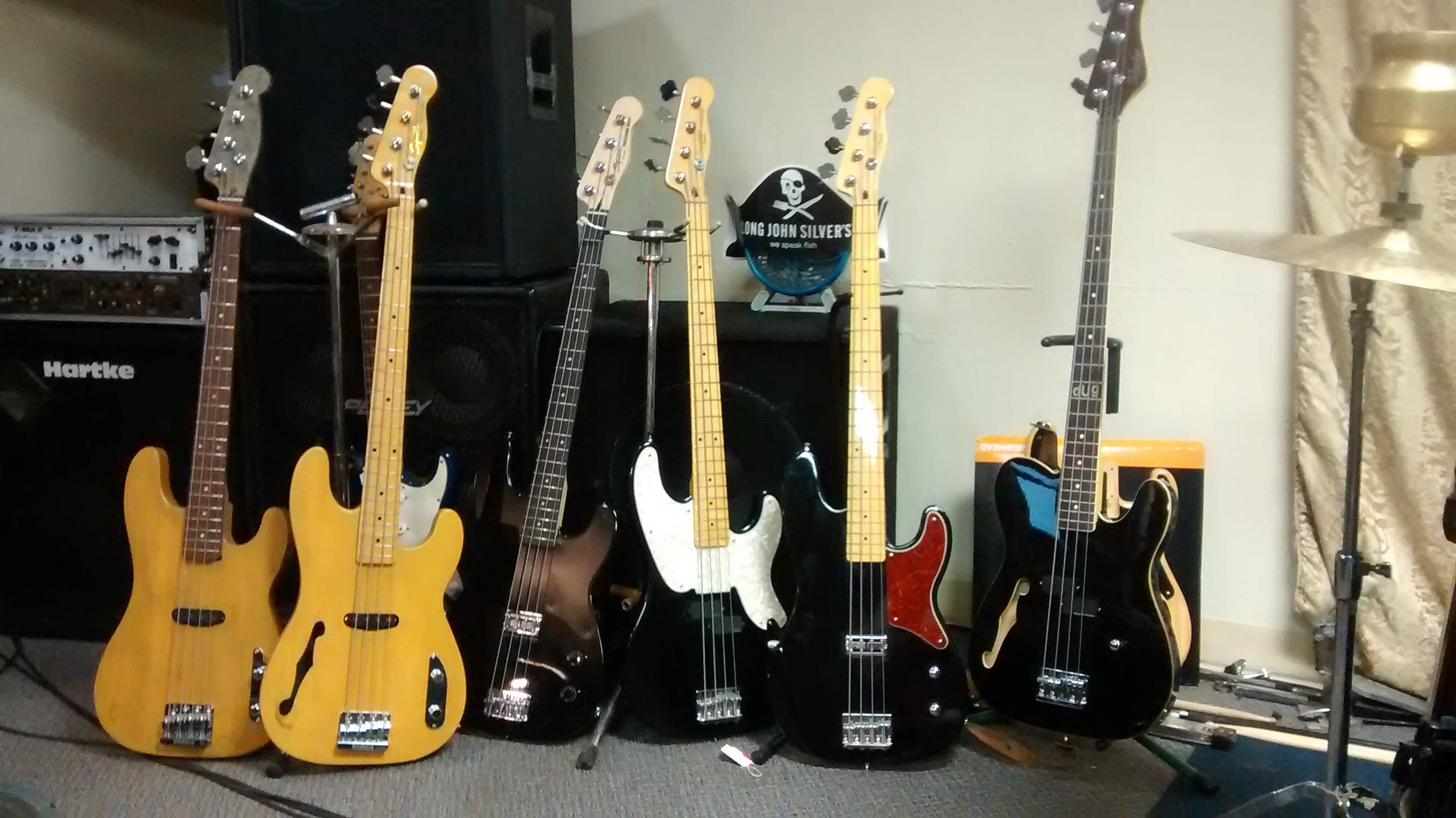 ALL6Basses2.jpg
