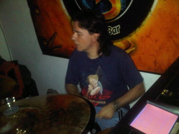 Alvaroondrums.jpg