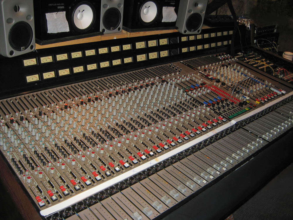 Amek-M3000-1.jpg