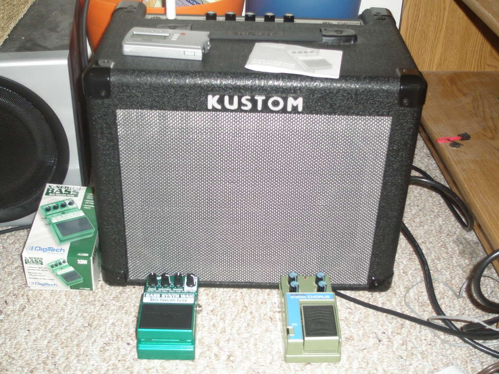 Amp-Pedals.jpg