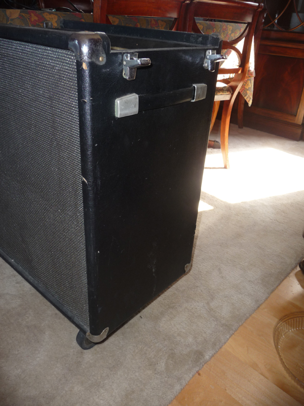 Ampeg%20front%20right.jpg