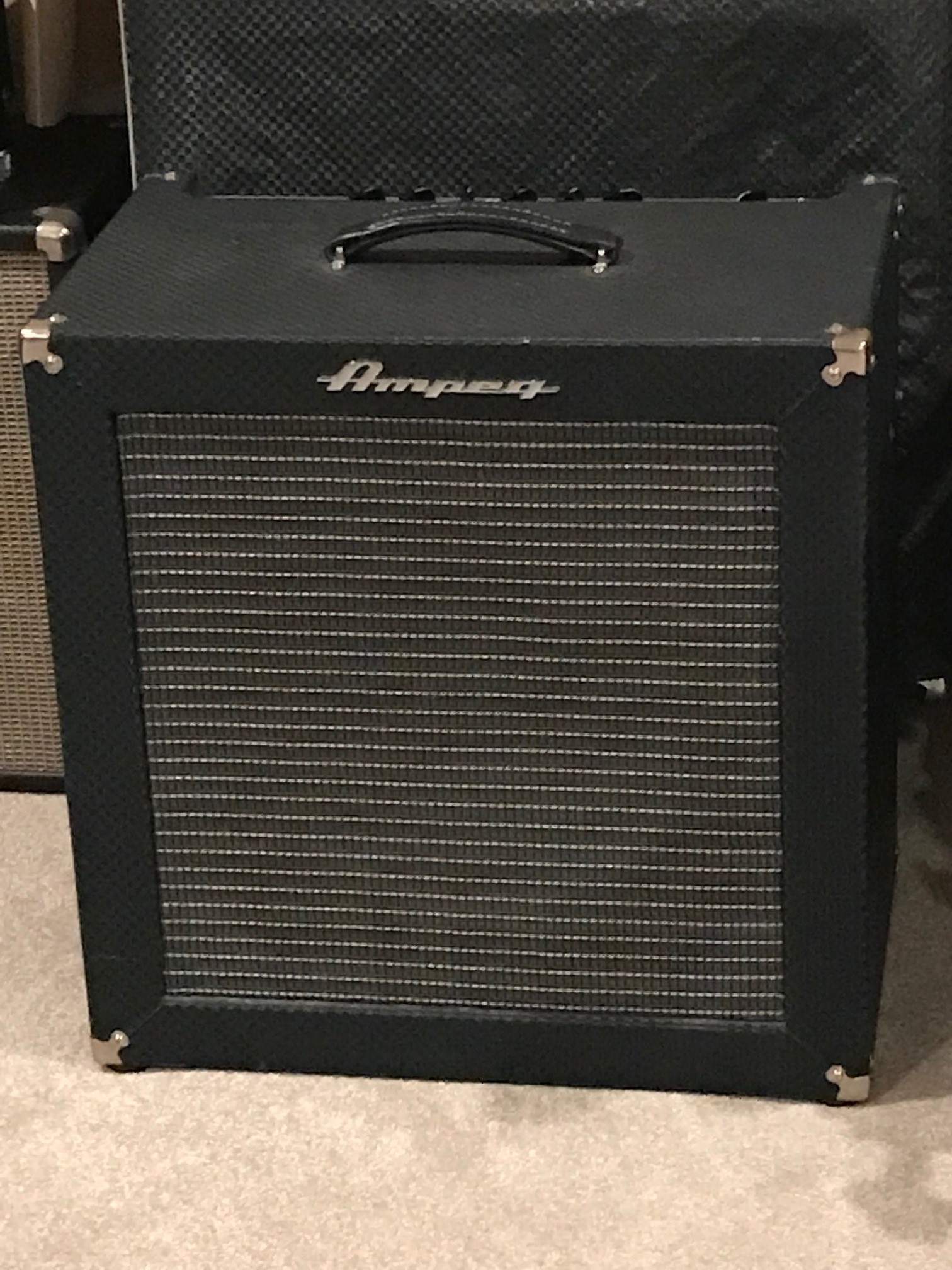 Ampeg B200R.jpg
