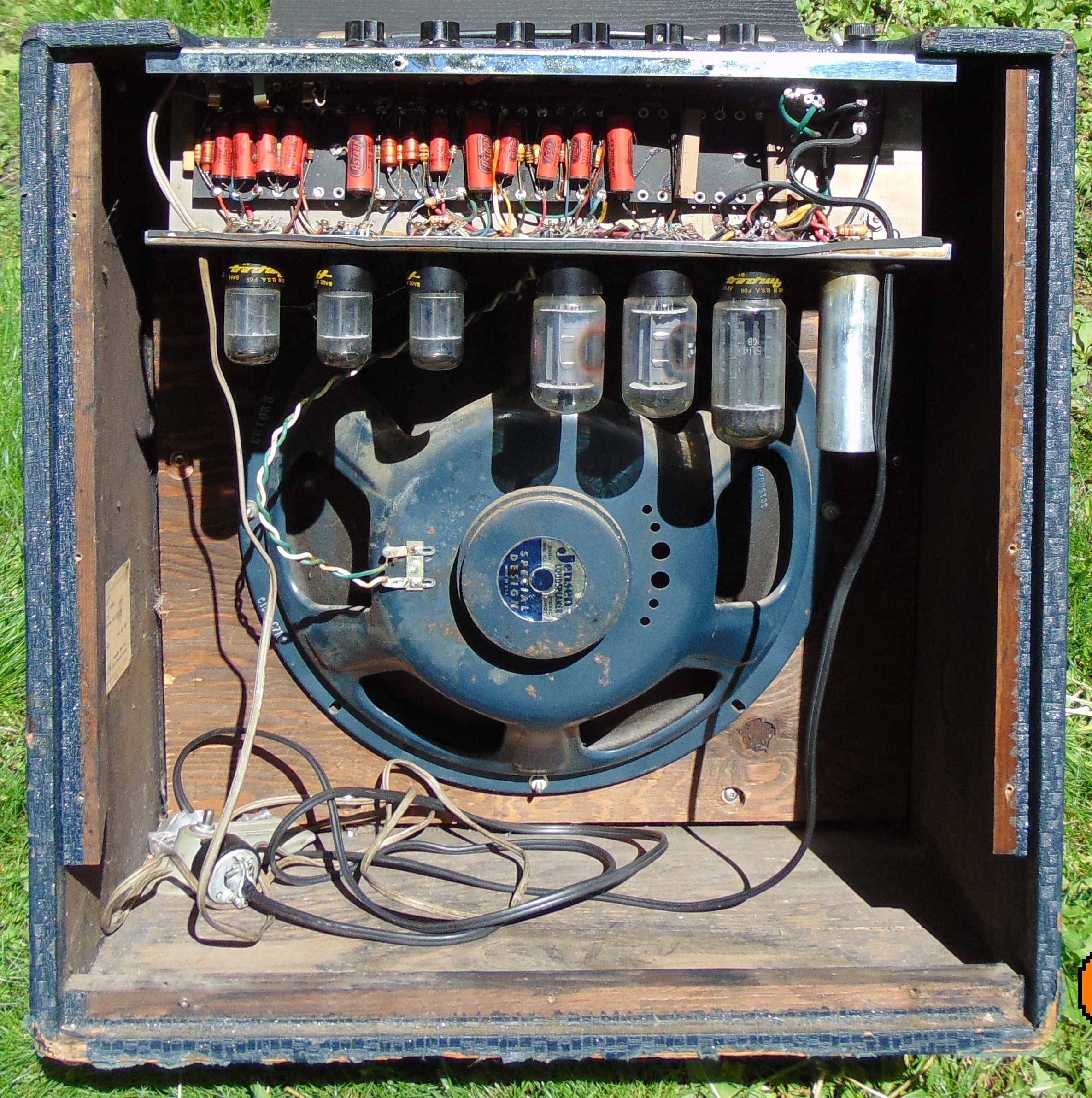 Ampeg M15 2 (2).JPG