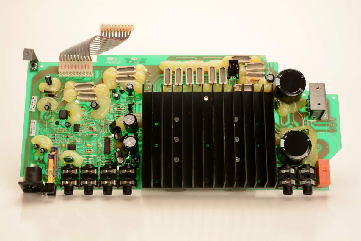 ampeg_b-1re_power_amplifier.jpg