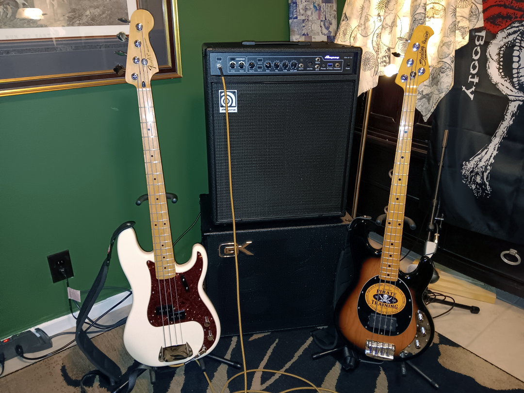 Ampeg_GK_Mini_Stack_With_Basses.png