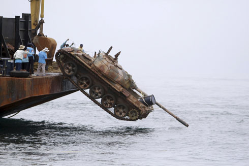 amphibious-tanks-490.jpg
