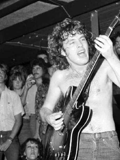 angus-young-02.jpg