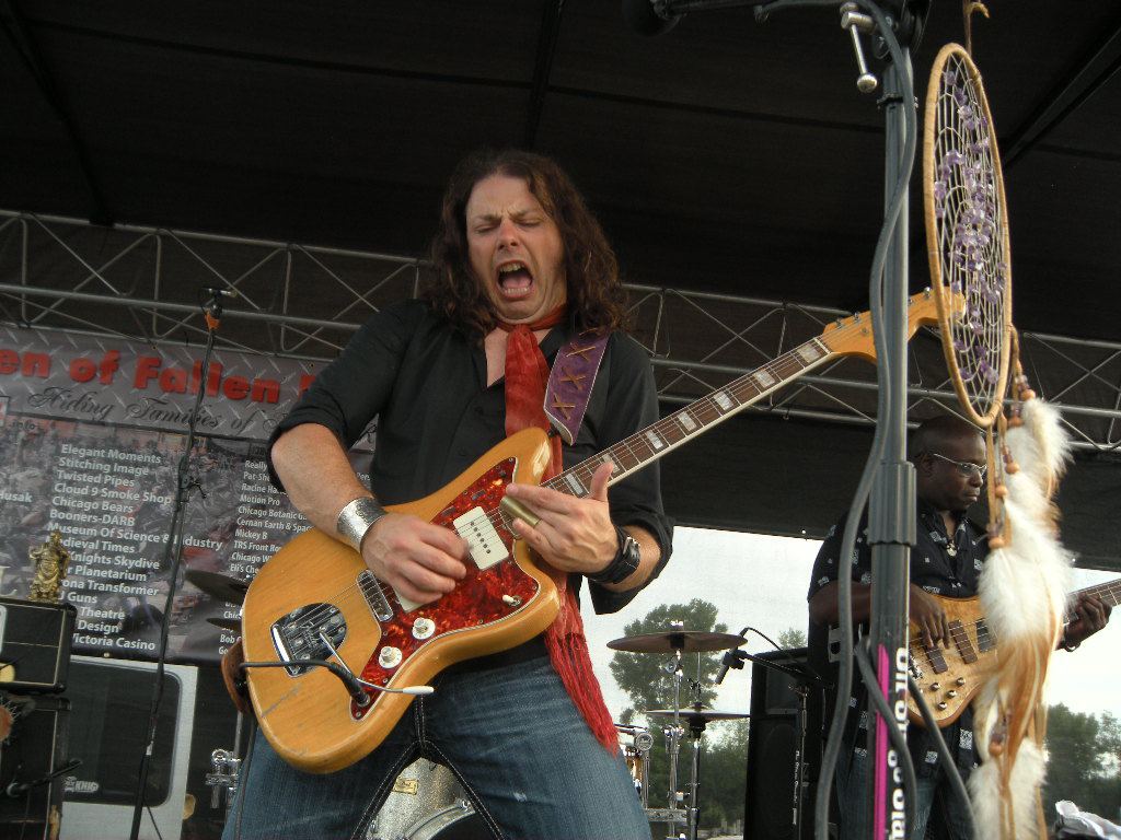 anthony-gomes-on-stage.jpg