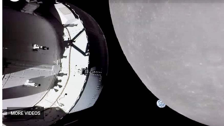 Artemis near moon.jpg