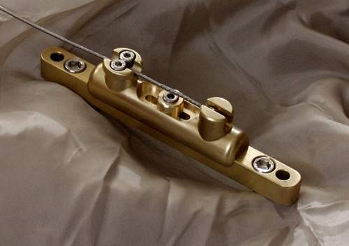 Atlansia-String-Pull-Photo.jpg