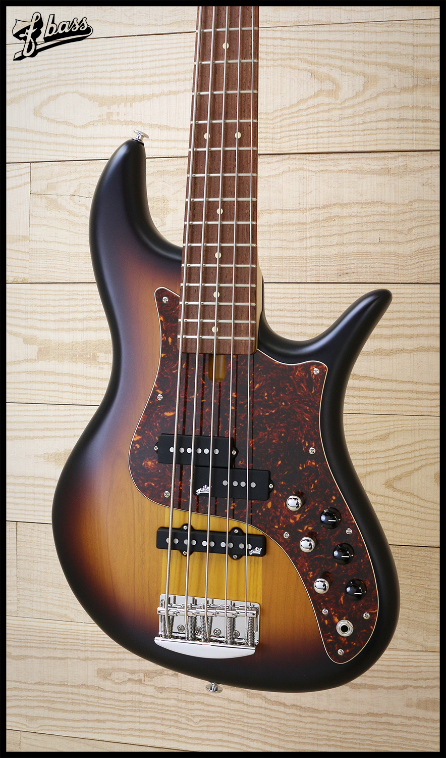 available_vf5_931015_body.jpg