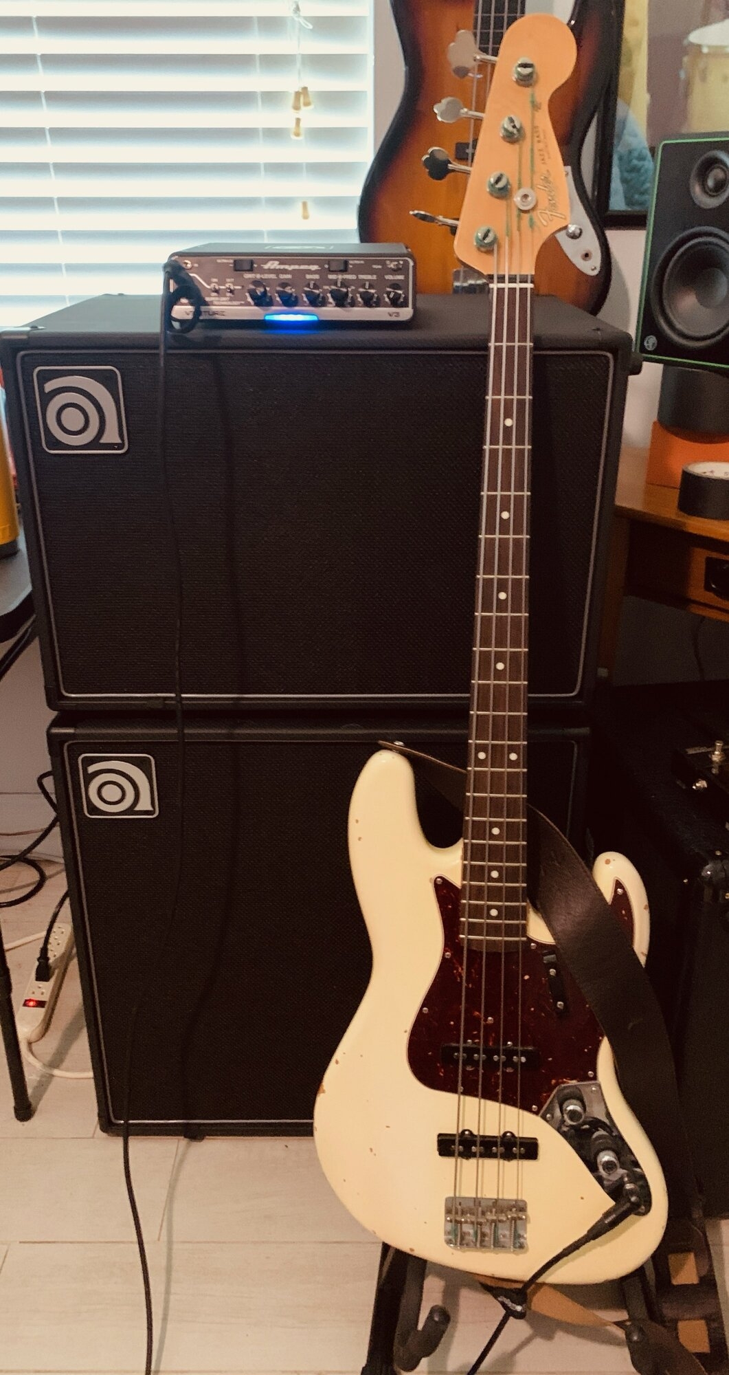 avri62 and amp.jpg