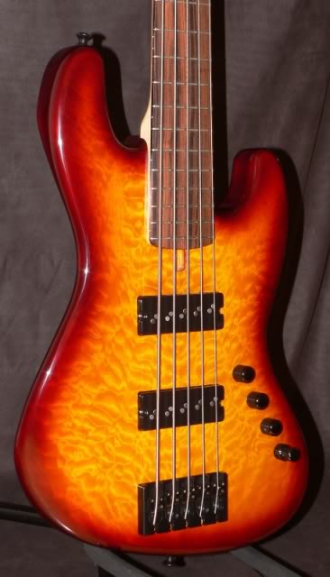 Axiom5-Maple-FrontCloseup.jpg