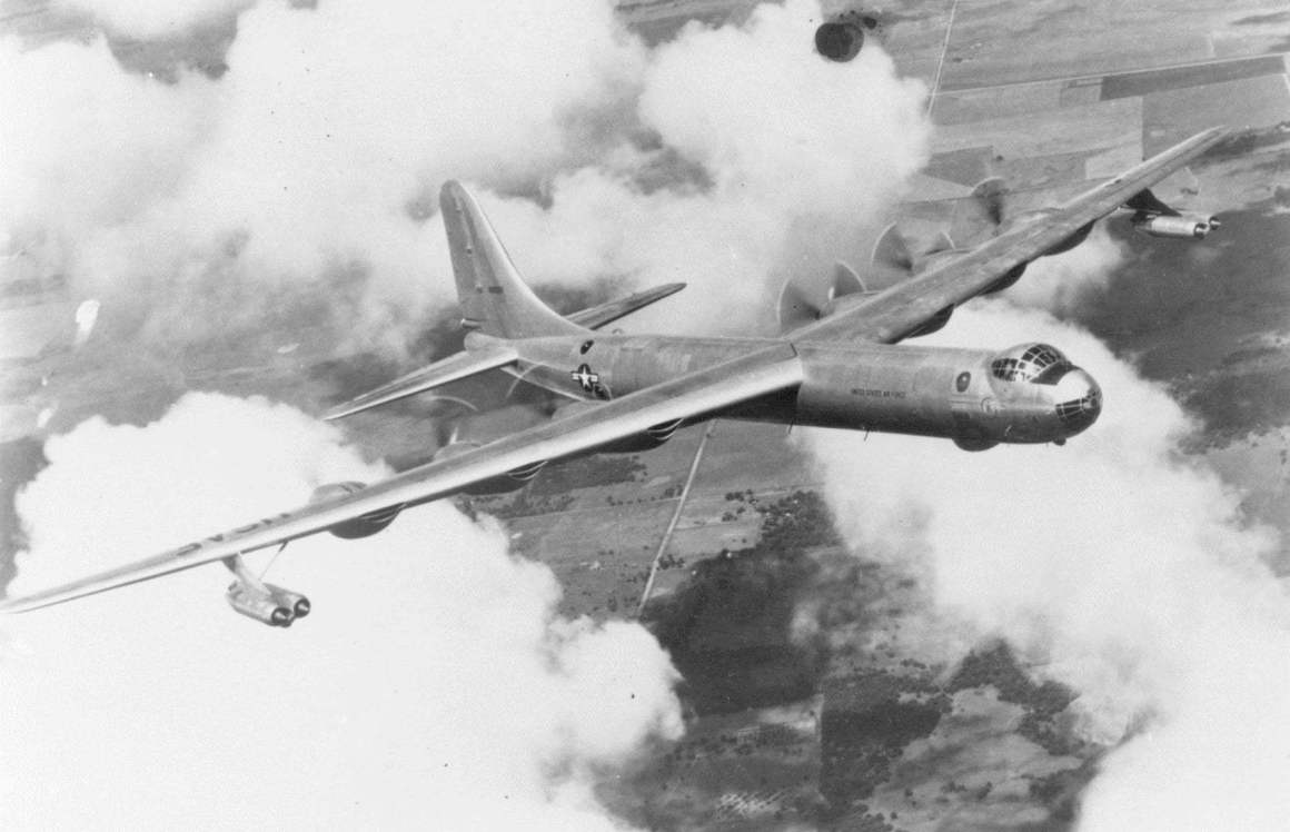 B-36h_bomber_in_flight.jpg