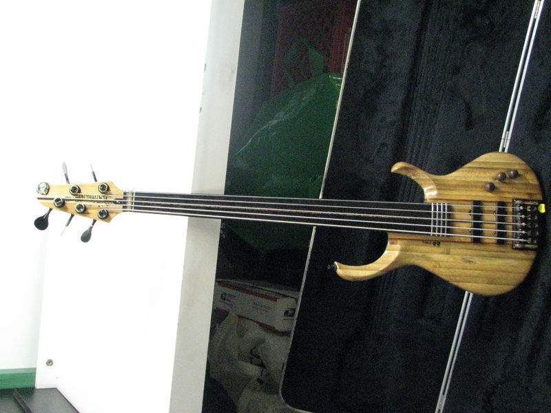 Bamboo 5 string fretless 3.JPG