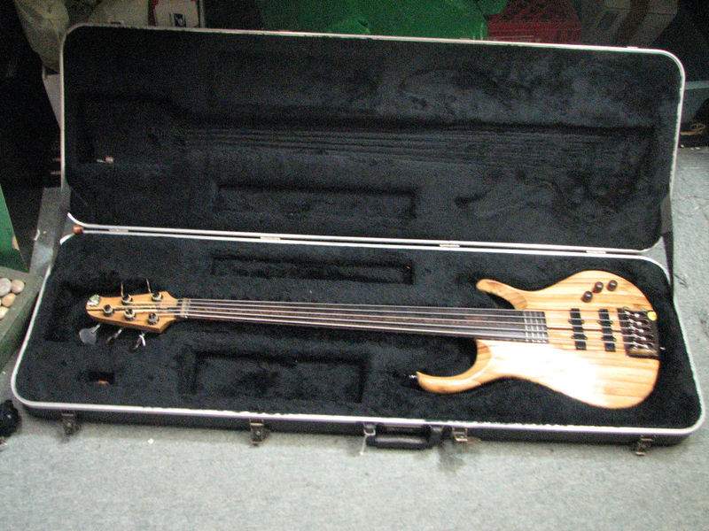 Bamboo 5 string fretless.JPG
