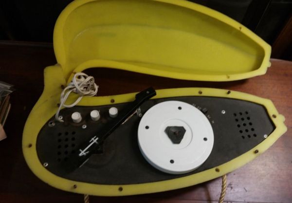 banana_record_player_1.jpg