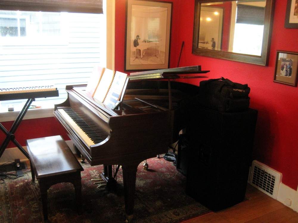 Bas Room2.jpg