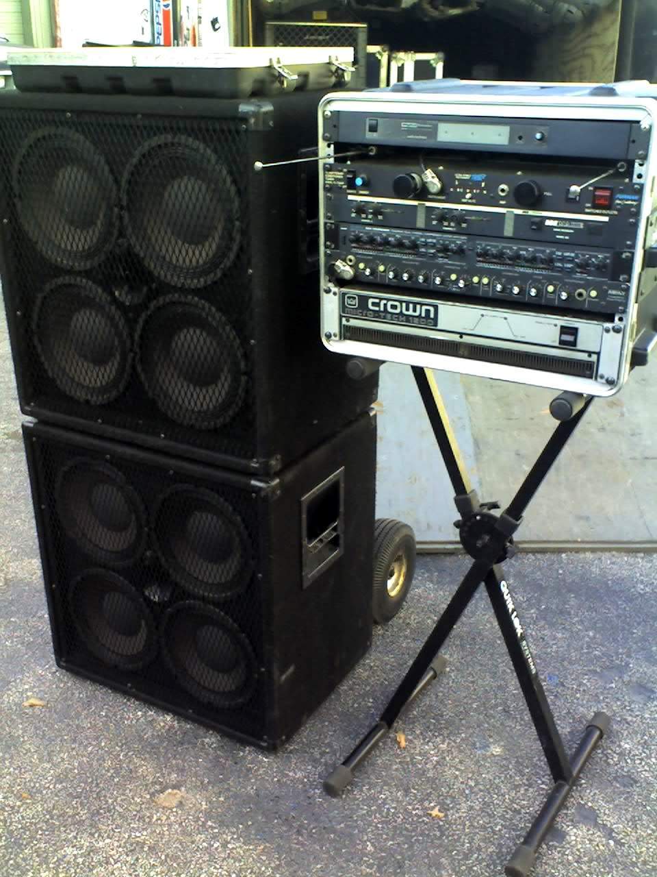 BASS AMP MONOLITH.JPG