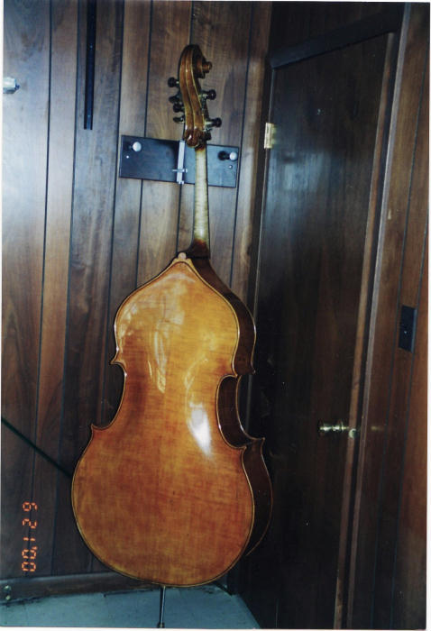 bassbackR.jpg