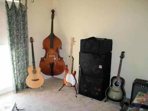 BASSES.jpg