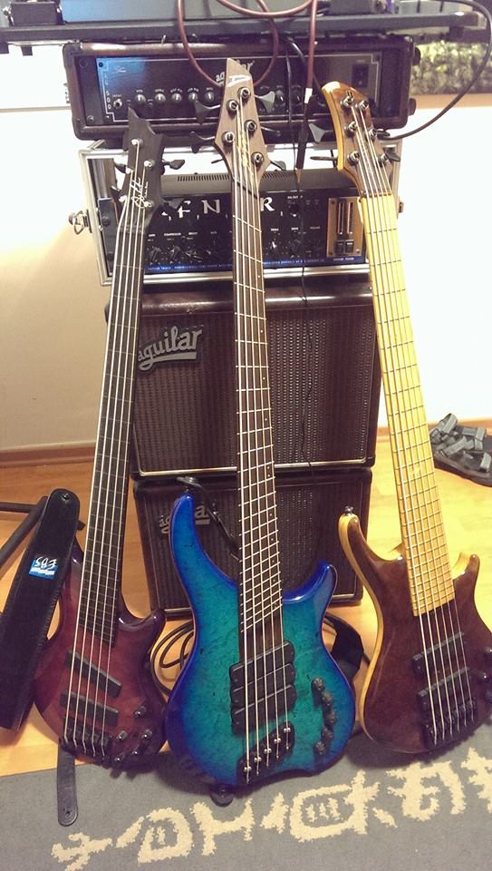BASSES.jpg