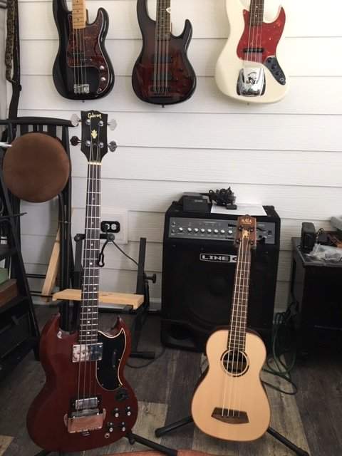 Basses.JPG