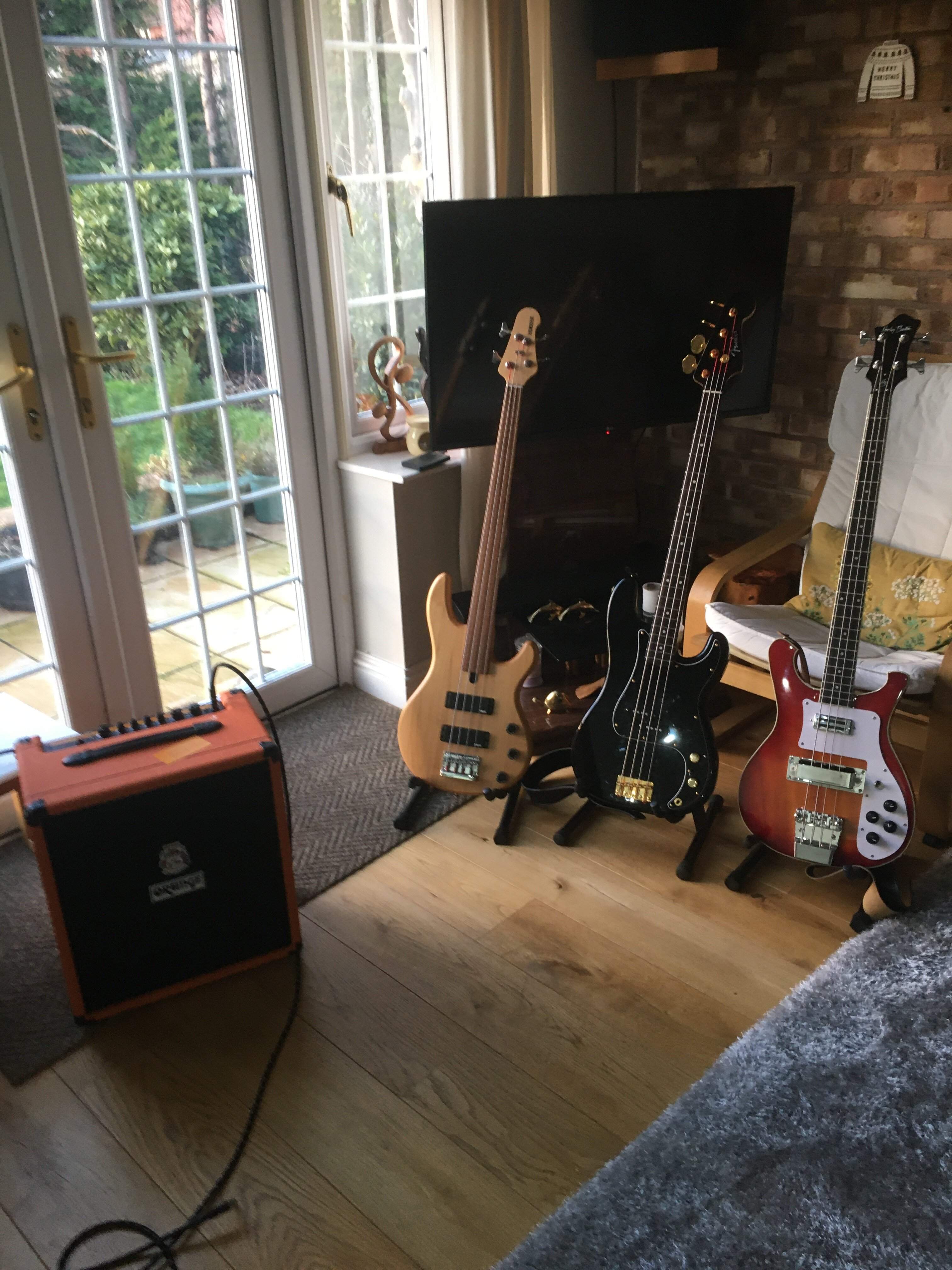 Basses.JPG