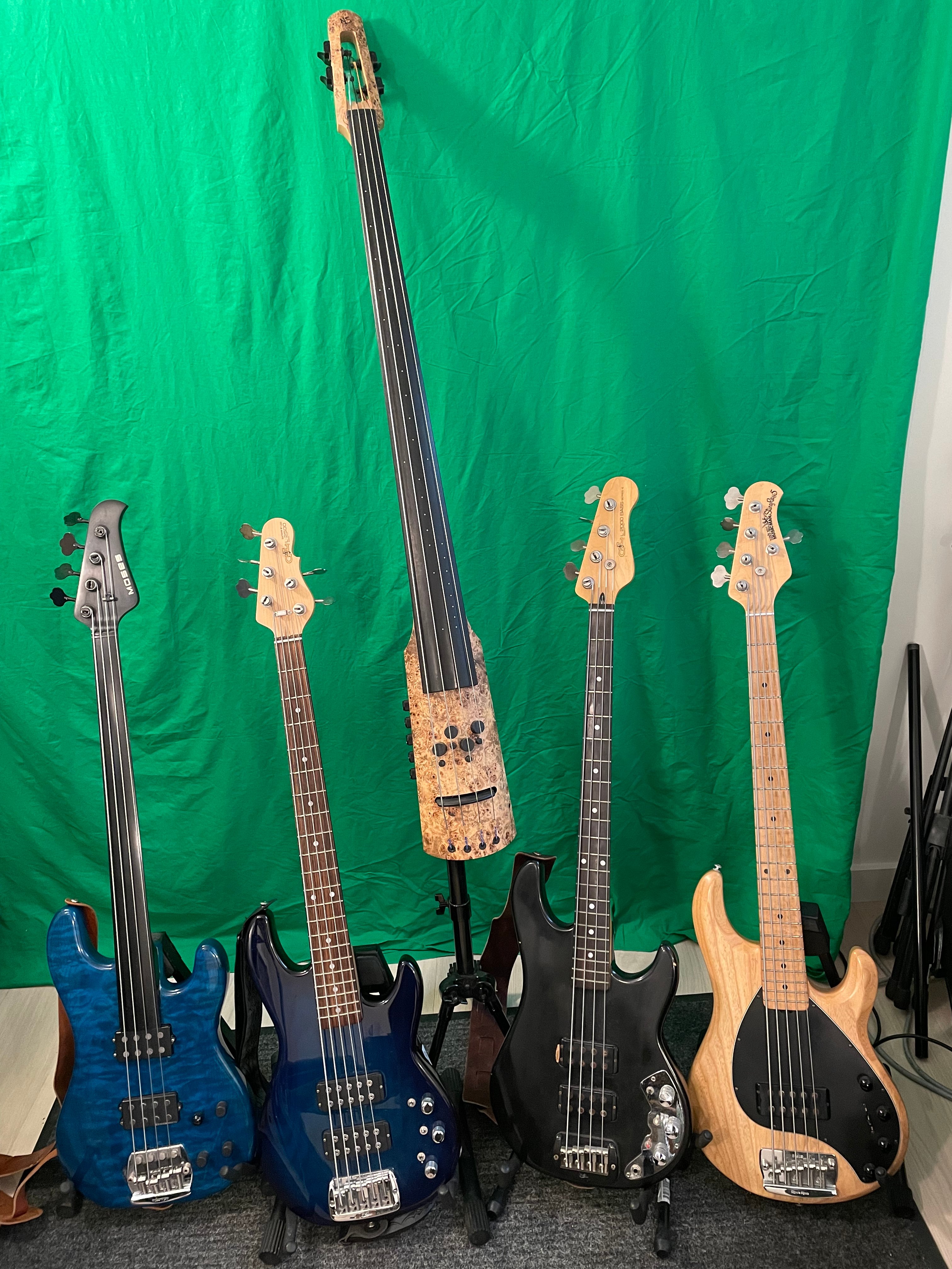 Basses.jpg
