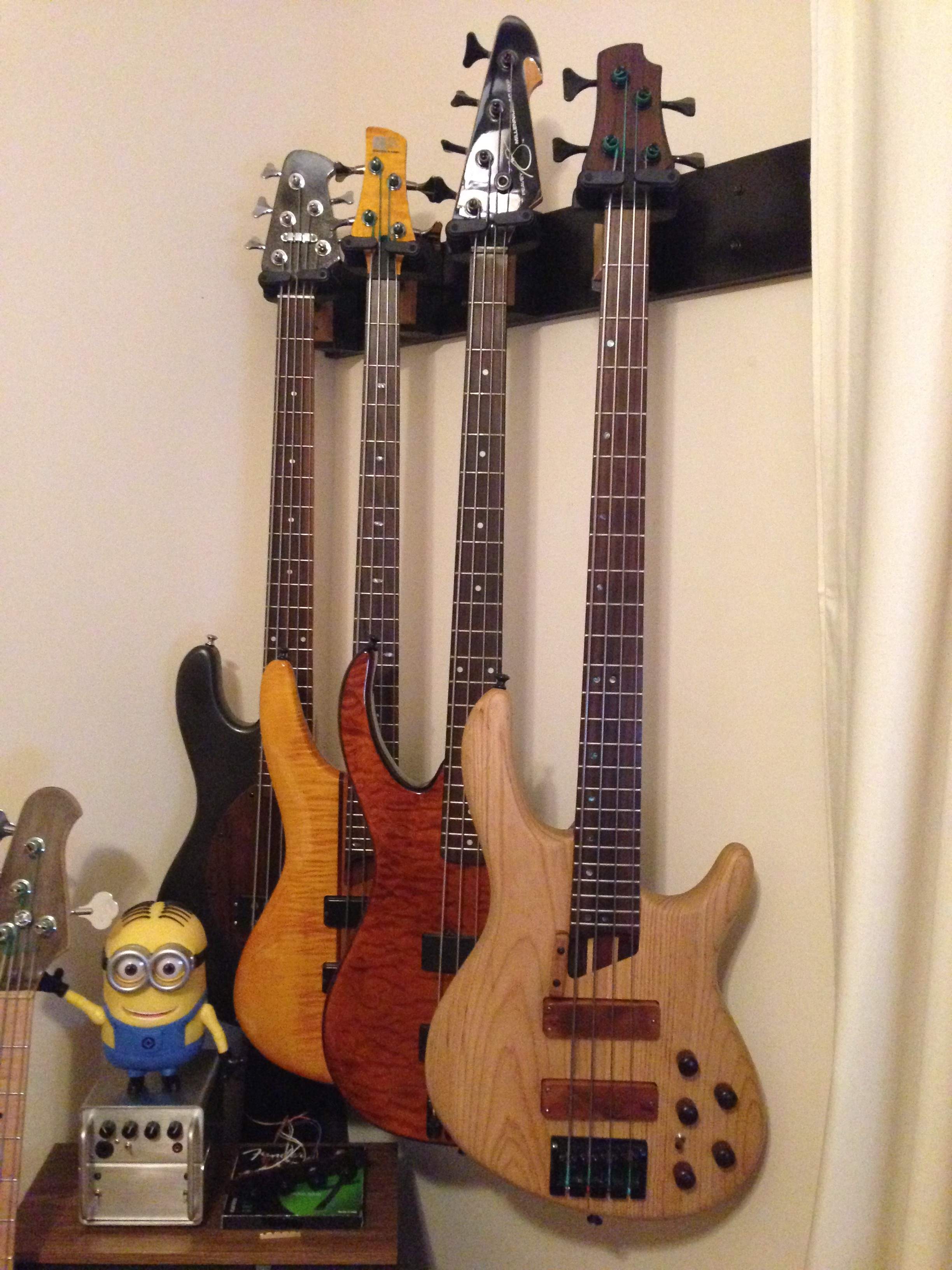 Basses.jpg