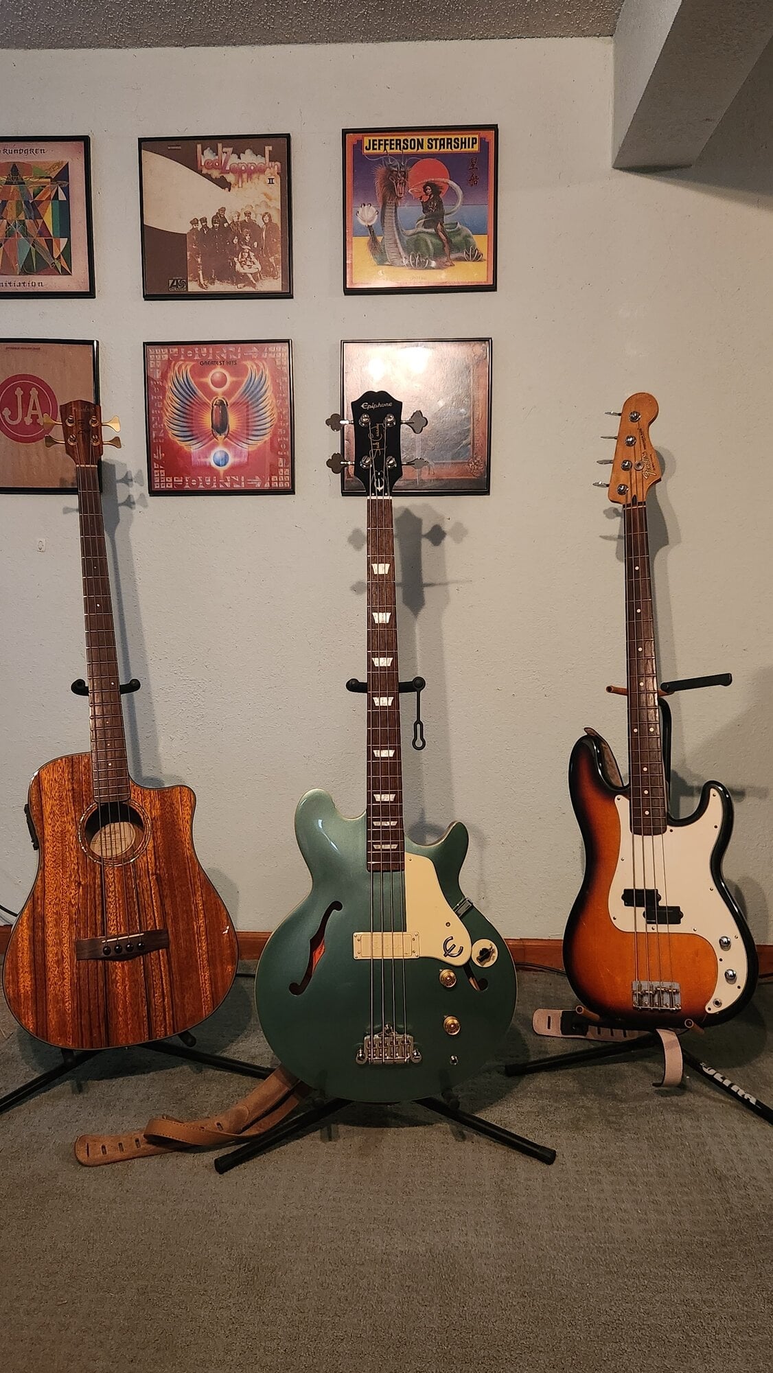 BASSES.jpg