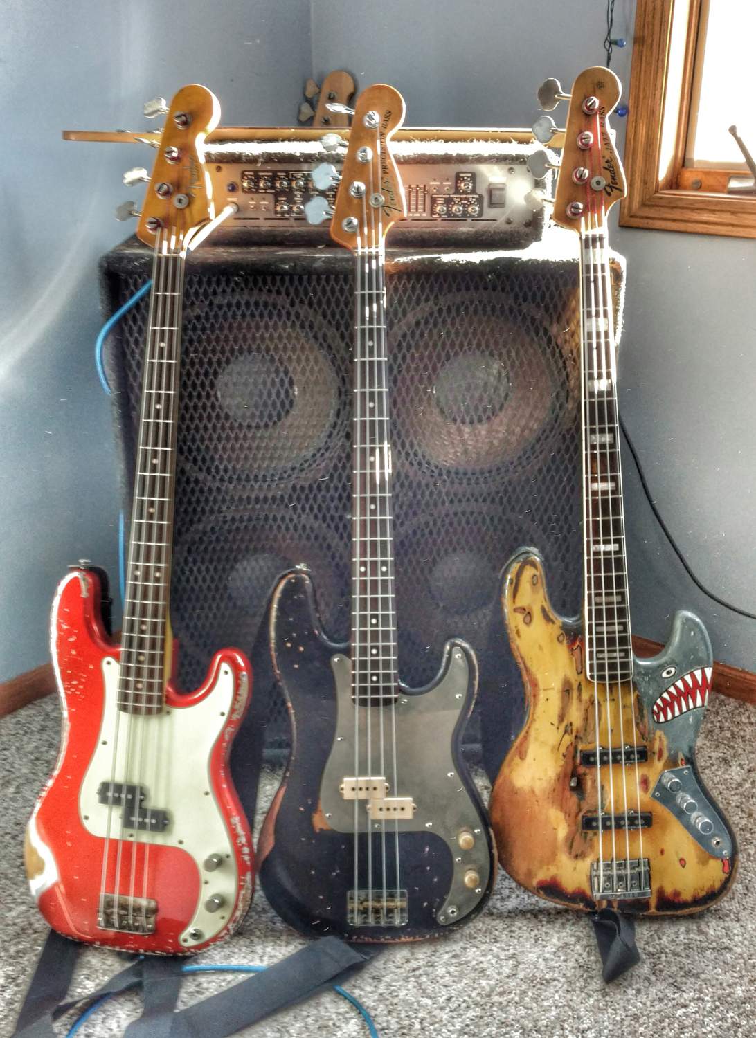 Basses.jpg