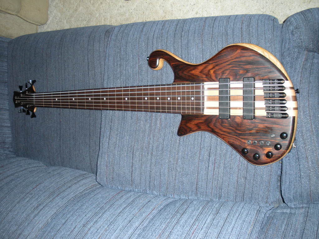 Basses009.jpg